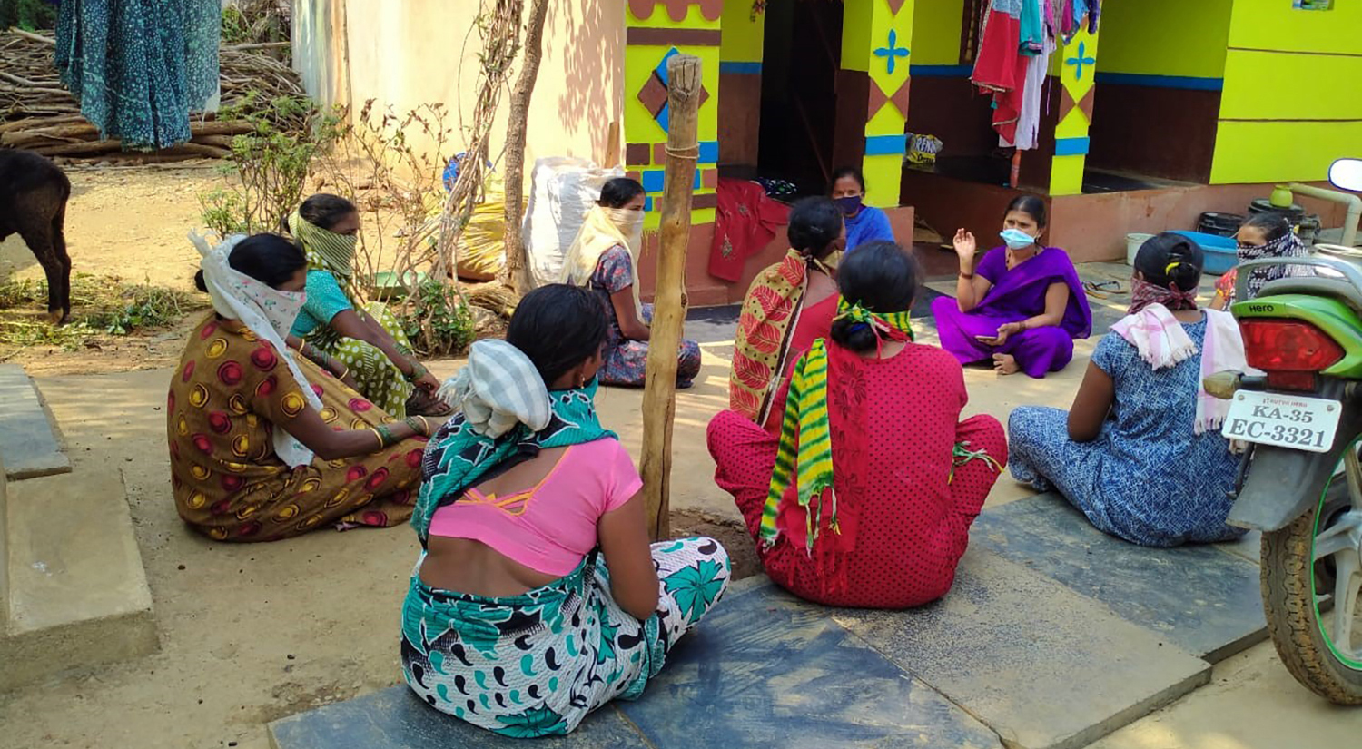 Health workers of Madhya Pradesh collaborate with Women of Self-Help Groups to improve COVID-19 vaccination coverage